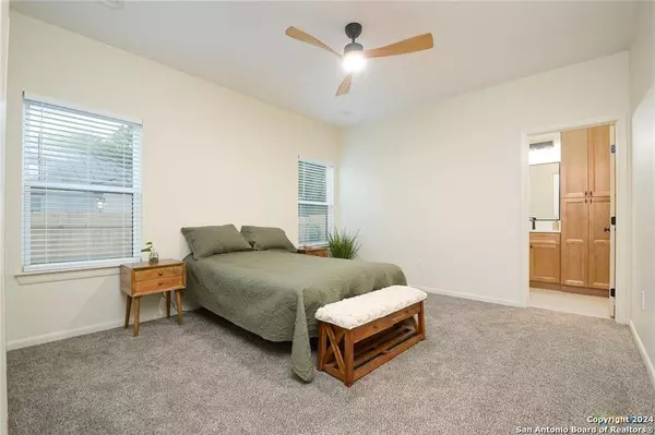 757 COLLINS AVE, Seguin, TX 78155-2566