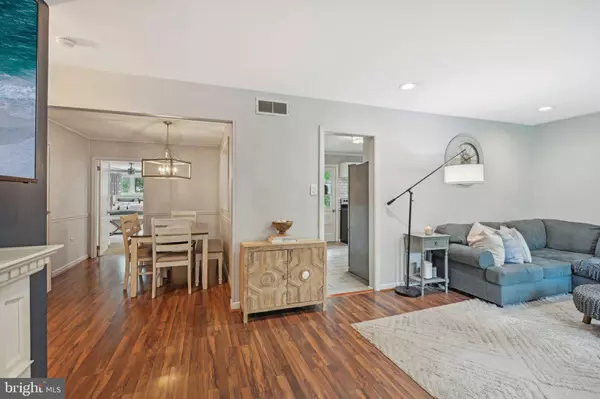 307 TIMBERLINE DR, Mount Laurel, NJ 08054