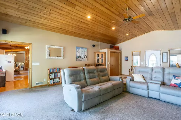 15672 N TRINITY PT SE, Mentor, MN 56736