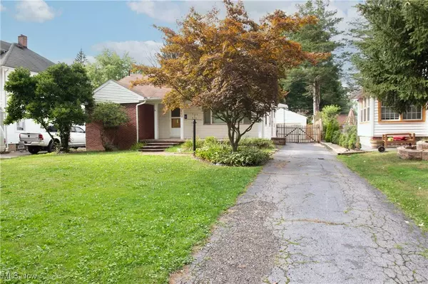 1420 NW Beechcrest ST, Warren, OH 44485