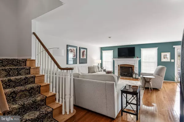 42 FOXWOOD DR, Moorestown, NJ 08057