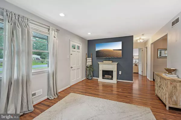 307 TIMBERLINE DR, Mount Laurel, NJ 08054