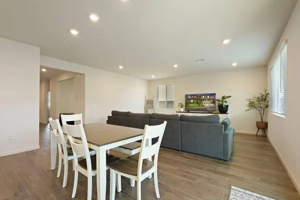 5064 Grasscreek DR, Roseville, CA 95747