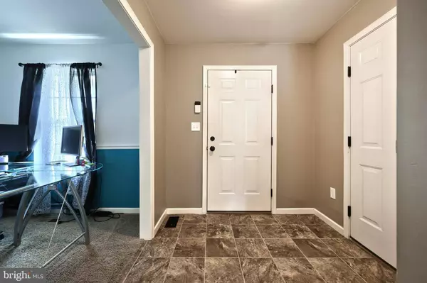 555 ROSEWATER DR, Red Lion, PA 17356