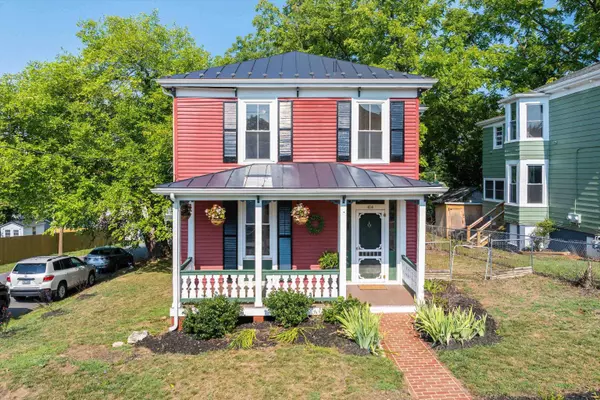 414 WINTHROP ST, Staunton, VA 24401