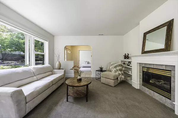 745 River Rock RD, Ashland, OR 97520