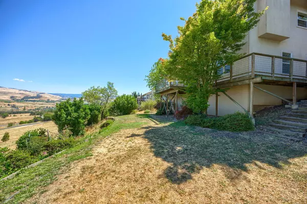 1320 Ashland Mine RD, Ashland, OR 97520