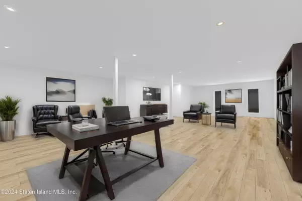 19 Aultman AVE, Staten Island, NY 10306