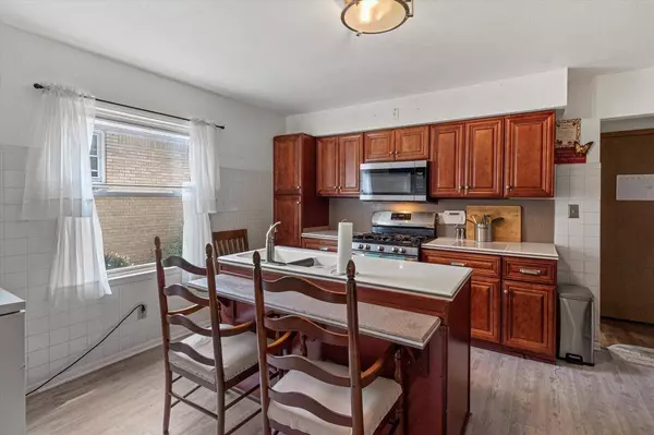 7449 W Beckett AVENUE, Milwaukee, WI 53216