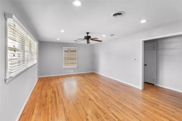 1702 W College Street, Sherman, TX 75092