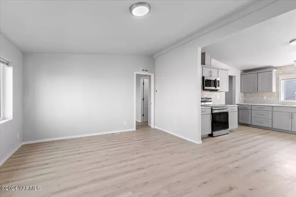 120 Ward Rd, Toppenish, WA 98948