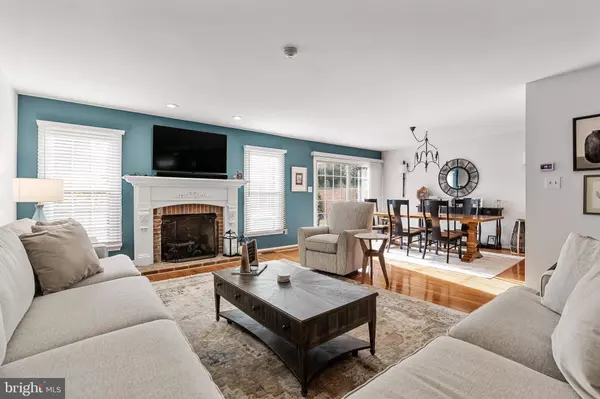 42 FOXWOOD DR, Moorestown, NJ 08057