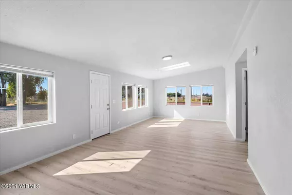 120 Ward Rd, Toppenish, WA 98948