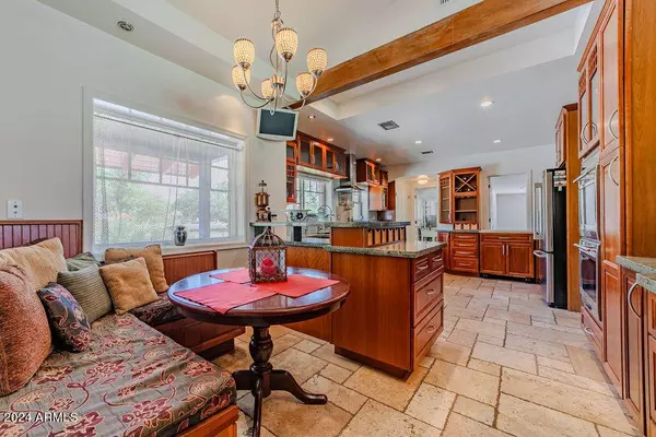 3727 E Camelback Road, Phoenix, AZ 85018