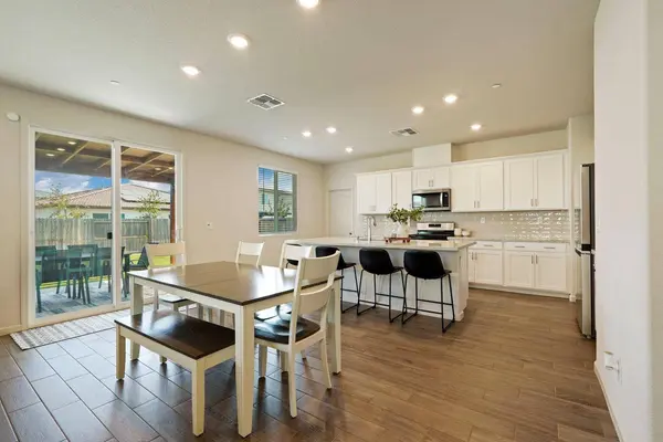 5064 Grasscreek DR, Roseville, CA 95747