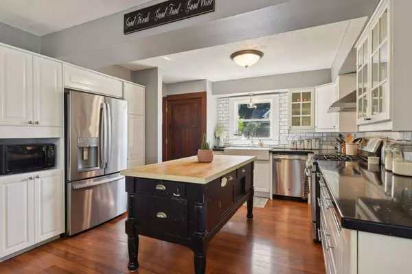 102 7th AVE N, Hopkins, MN 55343