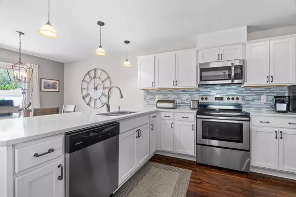 1520 Clemson DR #A, Eagan, MN 55122