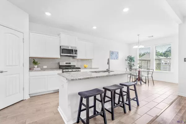 17556 EAGLES PERCH DR, Prairieville, LA 70769