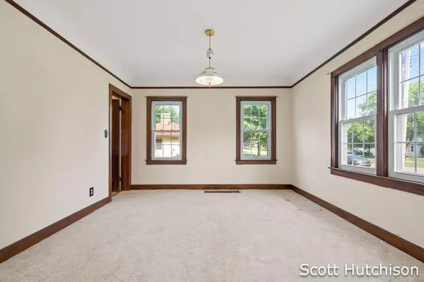 42 Canterbury SW Street, Grand Rapids, MI 49548