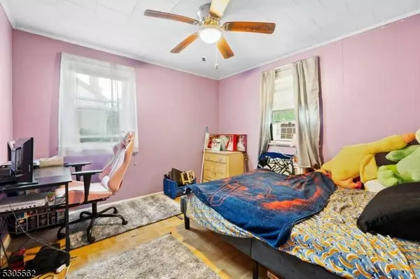 124 Hawthorne St, Roselle Park Boro, NJ 07204