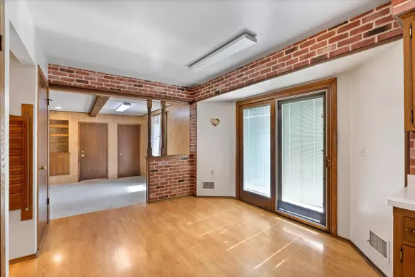 6901 N Milwaukee River, Glendale, WI 53209