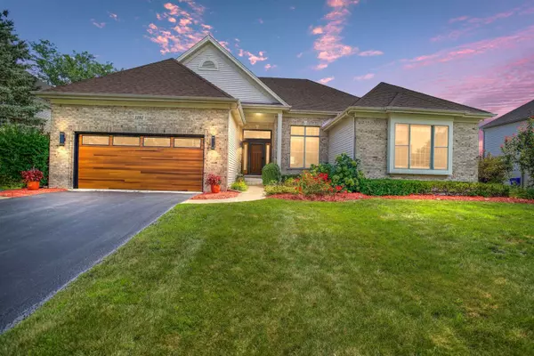 1285 Tunbridge TRL, Algonquin, IL 60102