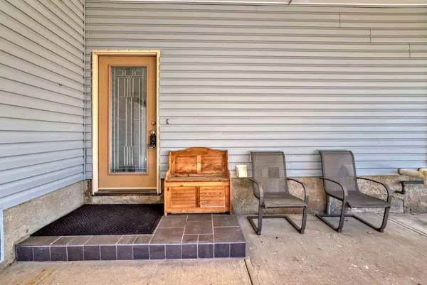 711 Cedarille WAY SW, Calgary, AB T2W 2G9