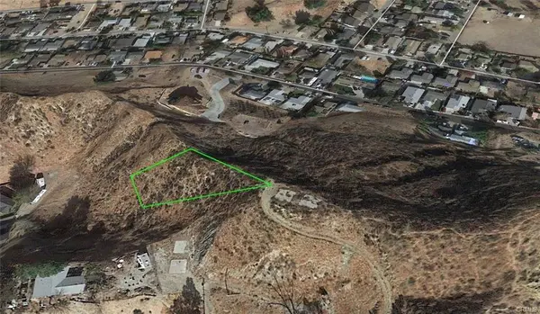 1 driver AVE, Val Verde, CA 91384