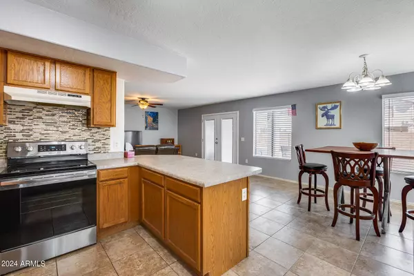 7168 W GLENN Drive, Glendale, AZ 85303