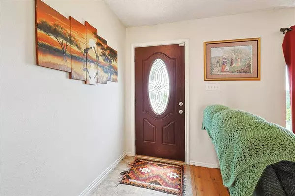 34 E Mountain Lane, Grand Prairie, TX 75052