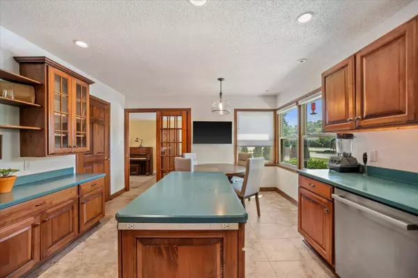 1620 W Good Hope, Glendale, WI 53209