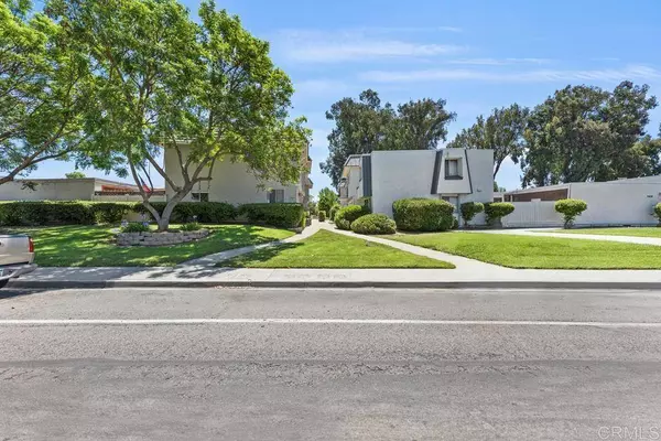 9445 Carlton Oaks Drive #B, Santee, CA 92071