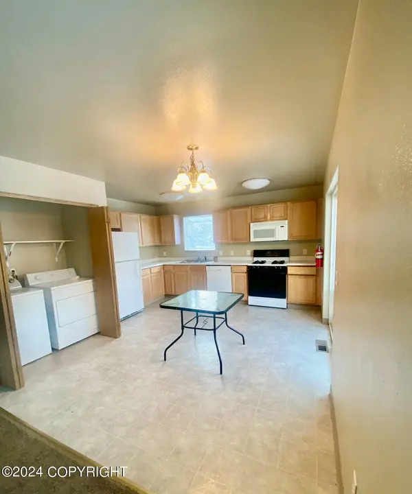 233 E Stonehaven CIR, Wasilla, AK 99654