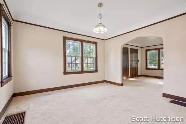 42 Canterbury SW Street, Grand Rapids, MI 49548