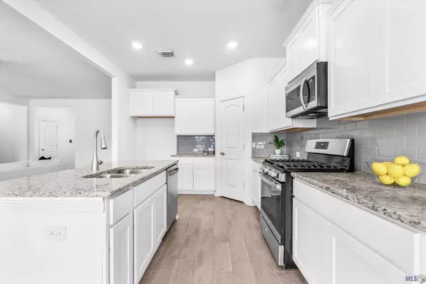 17556 EAGLES PERCH DR, Prairieville, LA 70769