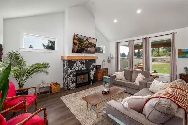 25505 N Sheridan Rd, Chattaroy, WA 99003