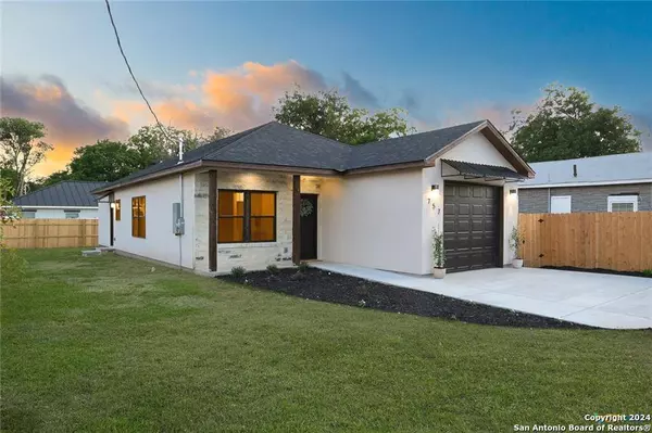 757 COLLINS AVE, Seguin, TX 78155-2566