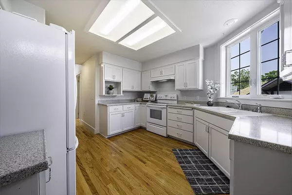 745 River Rock RD, Ashland, OR 97520