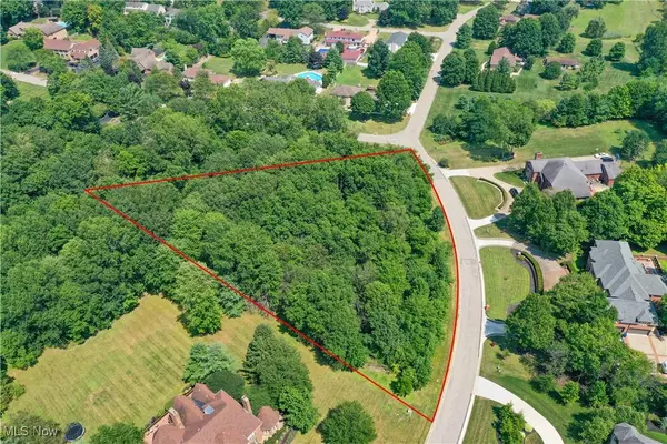 Pebble Beach DR #1, Canfield, OH 44406