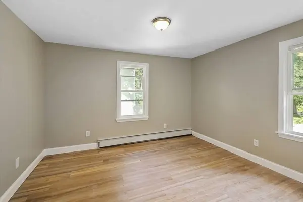 14 Nelson St, Webster, MA 01570