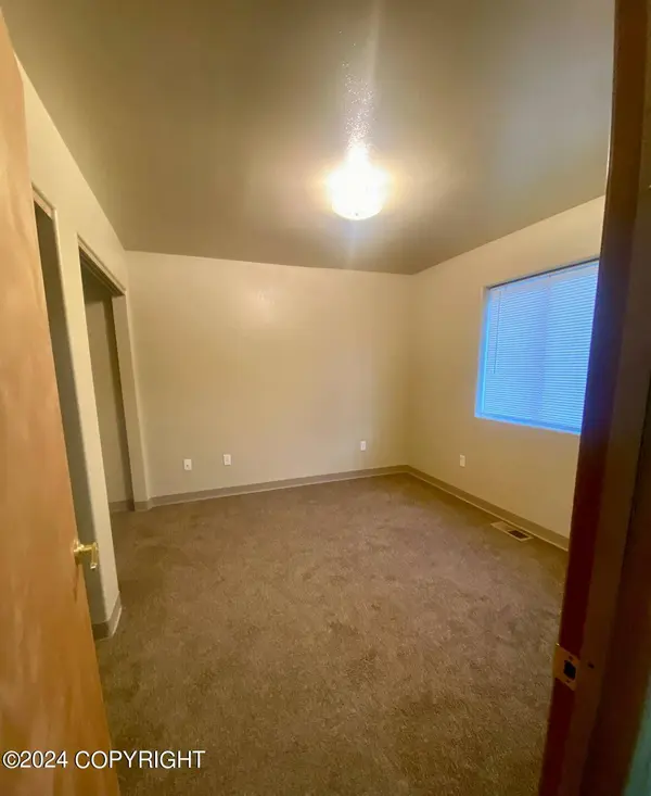 233 E Stonehaven CIR, Wasilla, AK 99654