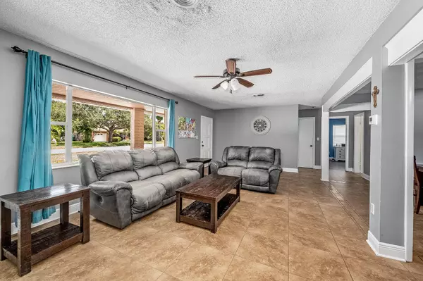 133 W Leon LN, Cocoa Beach, FL 32931