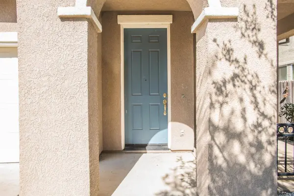 10128 Atkins DR, Elk Grove, CA 95757