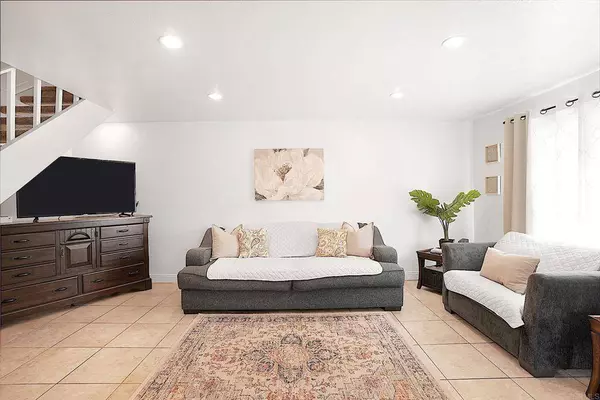 2704 Alta View DR, San Diego, CA 92139