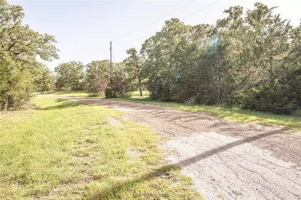 103 Fox Hollow CIR, Somerville, TX 77879