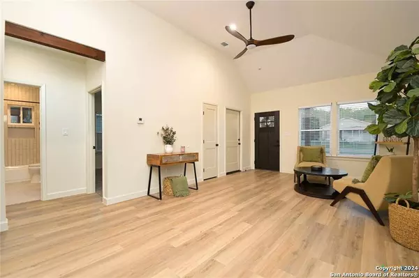 757 COLLINS AVE, Seguin, TX 78155-2566