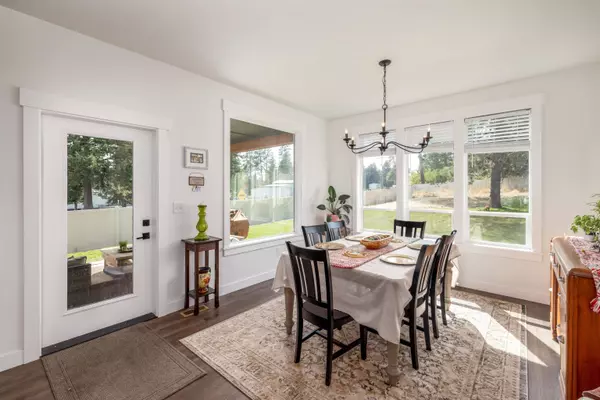 25505 N Sheridan Rd, Chattaroy, WA 99003