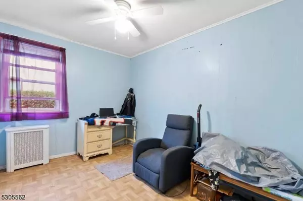 124 Hawthorne St, Roselle Park Boro, NJ 07204