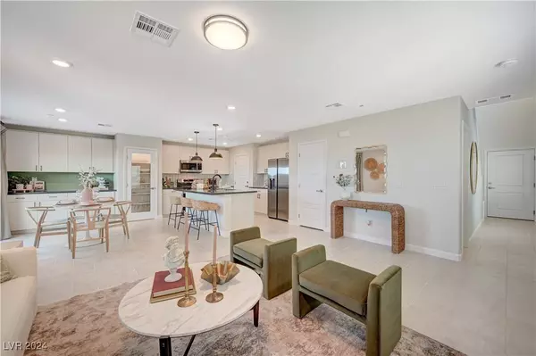 913 Cadence View Way, Henderson, NV 89011