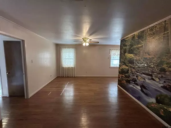 823 S Mahon, Tyler, TX 75701